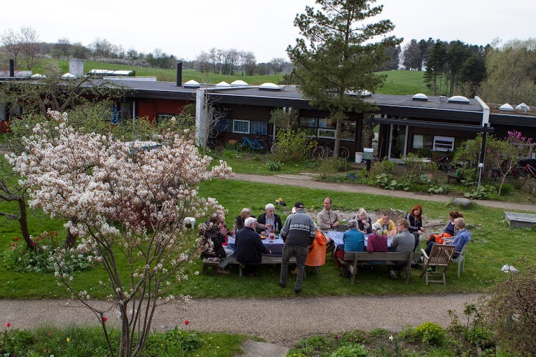 Saettedammen, Denmark, Community Living